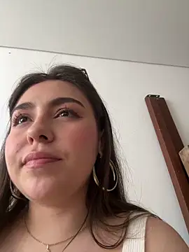 Snapshot of SofiMeza chatting on December 2024 04:38:02 PM SofiMeza online show from December 2024 04:38:02 PM