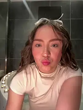 Snapshot of SofiMeza chatting on February 2025 01:51:02 PM SofiMeza online show from February 2025 01:51:02 PM