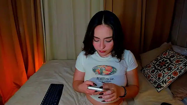 Snapshot of SofiMeza chatting on February 2025 03:10:02 PM SofiMeza online show from February 2025 03:10:02 PM