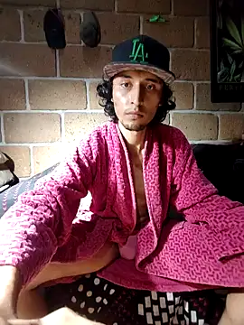 Snapshot of Pitudo20cmm chatting on September 2025 06:37:02 AM Pitudo20cmm online show from September 2025 06:37:02 AM