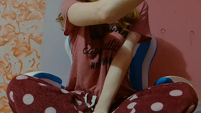 strawberrysmoothie online show from December 2024 02:40:01 AM