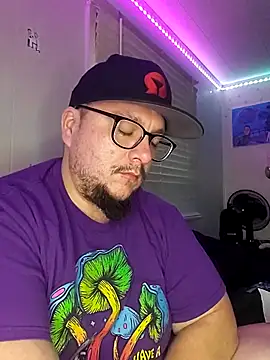 Snapshot of Spunonymous chatting on February 2025 12:34:01 PM Spunonymous online show from February 2025 12:34:01 PM