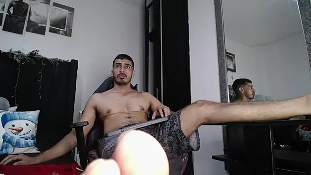 Snapshot of muscle_ares chatting on December 2024 03:48:02 PM muscle ares online show from December 2024 03:48:02 PM