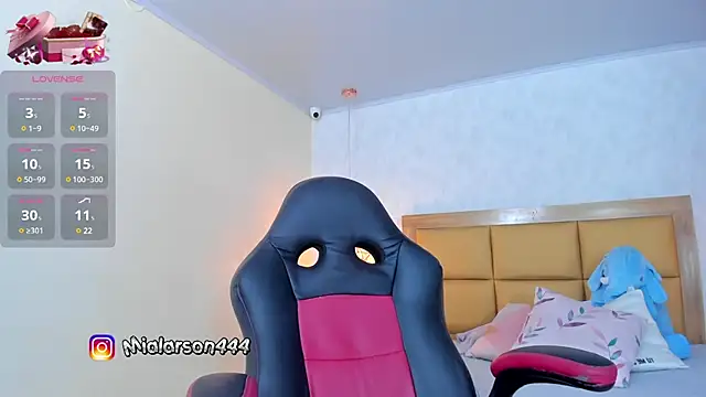 LARSONMIA online show from February 2025 12:06:02 PM