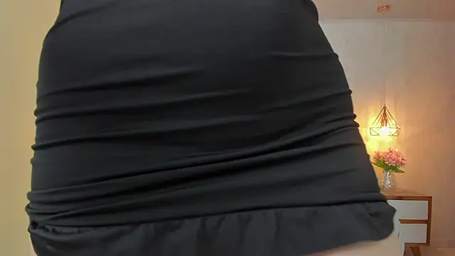 LARSONMIA online show from October 2025 12:46:01 PM