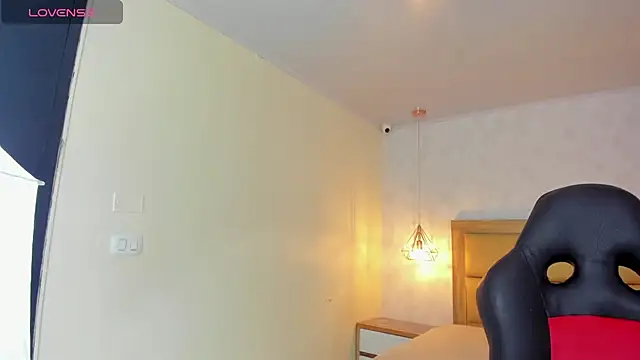 LARSONMIA online show from November 2025 12:27:01 PM