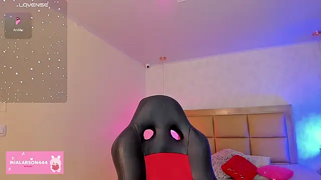 LARSONMIA online show from February 2026 12:26:01 PM