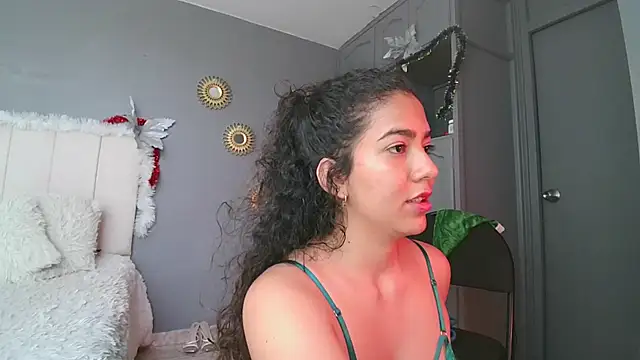 Snapshot of arteverena chatting on December 2024 11:08:01 PM arteverena online show from December 2024 11:08:01 PM