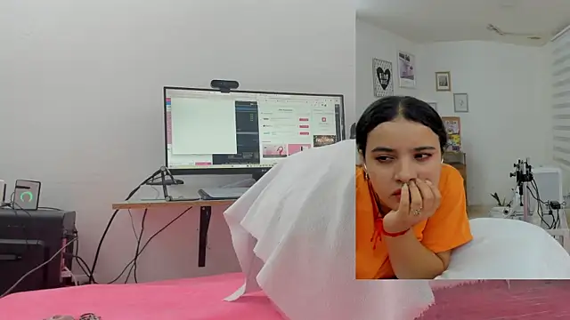 Daki Ume  online show from November 2025 02:14:01 AM