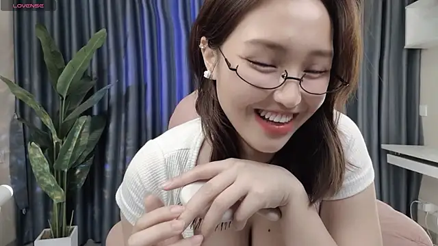 Cothy Ti online show from January 2025 01:03:01 PM