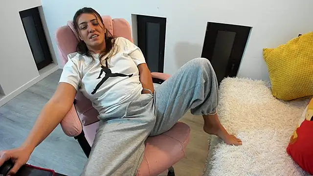 Dyana Kaylinn online show from November 2025 04:59:02 AM