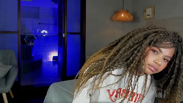 nayah   online show from November 2025 07:47:01 PM