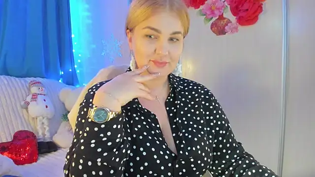 CoraSwon online show from January 2025 04:13:01 PM