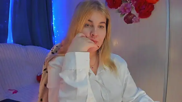 CoraSwon online show from February 2025 10:28:02 PM