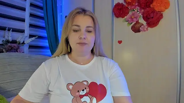 CoraSwon online show from September 2025 06:13:02 PM