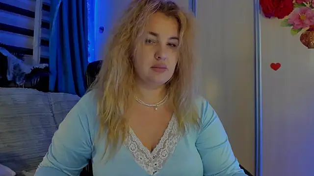 CoraSwon online show from November 2025 01:28:01 AM