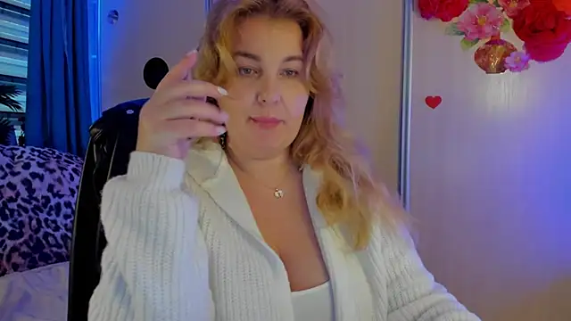 CoraSwon online show from November 2025 09:45:01 AM