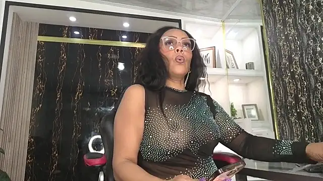 Snapshot of AmberNix chatting on November 2025 01:58:01 PM AmberNix online show from November 2025 01:58:01 PM