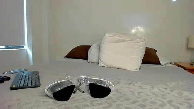 Snapshot of melisa_ferretti chatting on November 2025 06:07:02 PM melisa ferretti online show from November 2025 06:07:02 PM