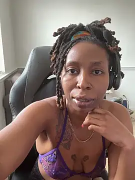 LeyaHoneybuns online show from February 2026 04:49:02 PM