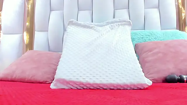 Snapshot of RileySweett chatting on October 2025 11:52:01 AM RileySweett online show from October 2025 11:52:01 AM