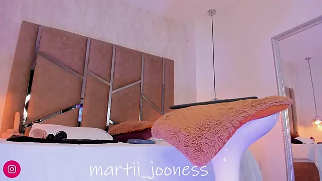 Martinaa Jones  online show from February 2025 02:18:01 AM