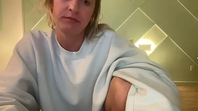 Snapshot of Aggbb chatting on January 2025 02:03:02 AM Aggbb online show from January 2025 02:03:02 AM