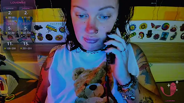 EllieOz online show from November 2025 05:56:01 PM