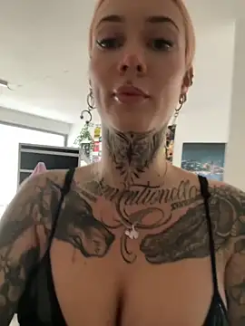 Snapshot of Stella-Kink chatting on November 2025 10:03:02 AM Stella-Kink online show from November 2025 10:03:02 AM