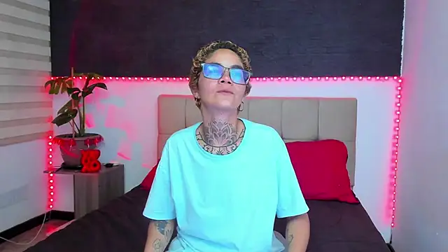 anaroman01 online show from February 2025 11:24:02 PM