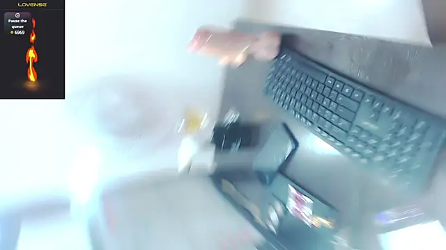 Snapshot of sasha_mom69_ chatting on February 2025 06:52:02 PM sasha mom69 online show from February 2025 06:52:02 PM