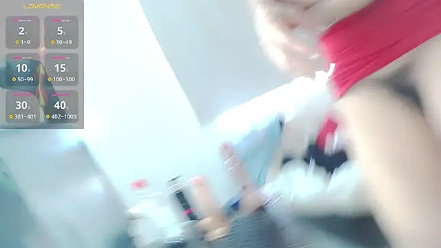 Snapshot of sasha_mom69_ chatting on March 2025 08:43:01 PM sasha mom69 online show from March 2025 08:43:01 PM