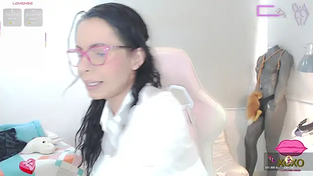 Snapshot of sasha_mom69_ chatting on October 2025 03:01:01 PM sasha mom69 online show from October 2025 03:01:01 PM