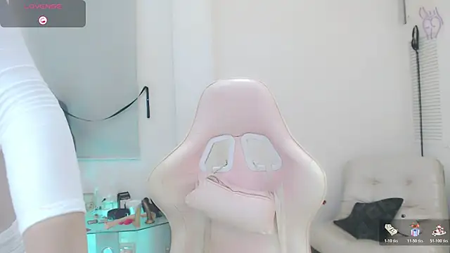 Snapshot of sasha_mom69_ chatting on November 2025 04:19:02 PM sasha mom69 online show from November 2025 04:19:02 PM