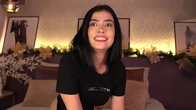Snapshot of ElleDiane chatting on December 2024 01:04:02 AM ElleDiane online show from December 2024 01:04:02 AM