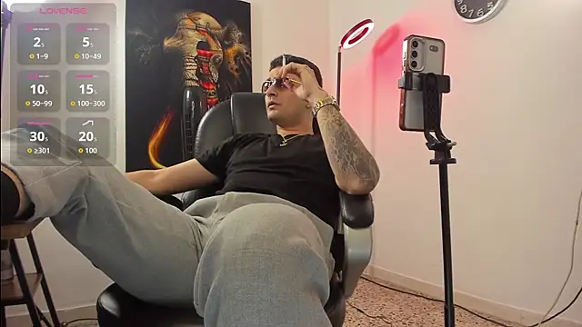 Snapshot of Nicolas_Fellener chatting on October 2025 04:27:01 AM Nicolas Fellener online show from October 2025 04:27:01 AM