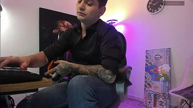 Snapshot of Nicolas_Fellener chatting on November 2025 03:07:01 AM Nicolas Fellener online show from November 2025 03:07:01 AM