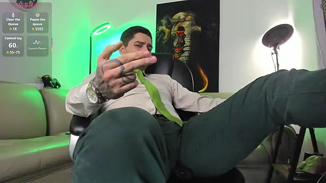 Nicolas Fellener online show from December 2025 05:03:02 AM