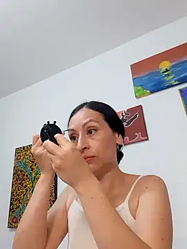 Snapshot of AliceRossi chatting on January 2025 12:40:01 PM AliceRossi online show from January 2025 12:40:01 PM