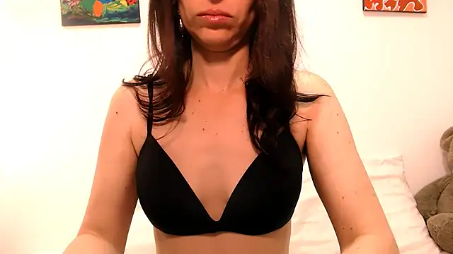 Snapshot of AliceRossi chatting on November 2025 01:32:02 PM AliceRossi online show from November 2025 01:32:02 PM