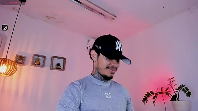 JordanSmiith  online show from January 2025 09:00:01 PM