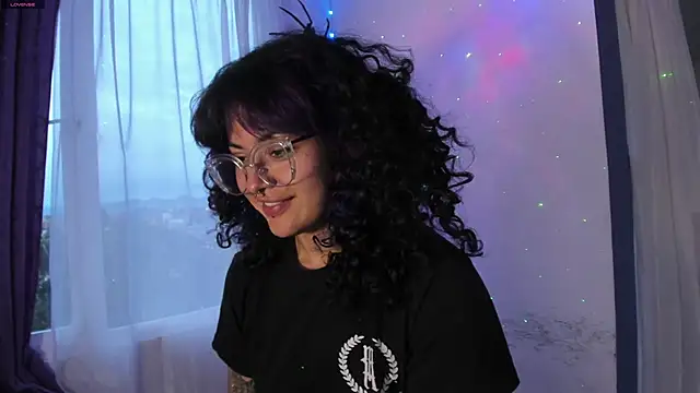 Snapshot of witchviolet chatting on January 2025 10:51:01 PM witchviolet online show from January 2025 10:51:01 PM