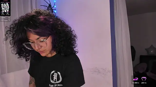 Snapshot of witchviolet chatting on January 2025 04:55:01 AM witchviolet online show from January 2025 04:55:01 AM