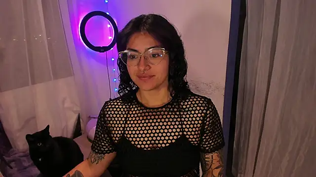 Snapshot of witchviolet chatting on January 2025 12:37:02 AM witchviolet online show from January 2025 12:37:02 AM