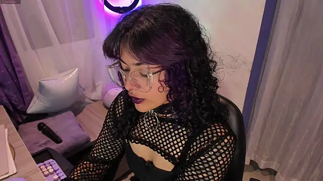 Snapshot of witchviolet chatting on January 2025 11:59:02 PM witchviolet online show from January 2025 11:59:02 PM