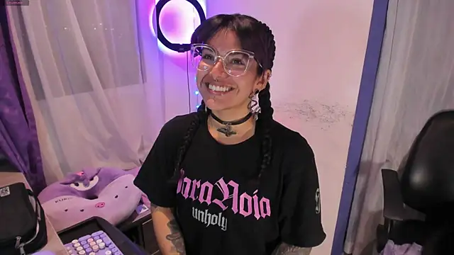 Snapshot of witchviolet chatting on January 2025 12:36:01 AM witchviolet online show from January 2025 12:36:01 AM