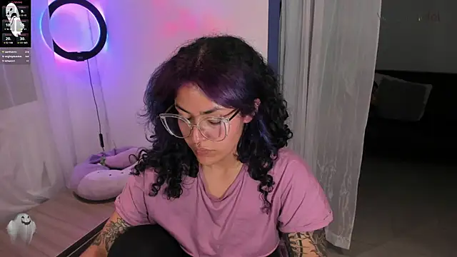Snapshot of witchviolet chatting on January 2025 12:52:02 AM witchviolet online show from January 2025 12:52:02 AM