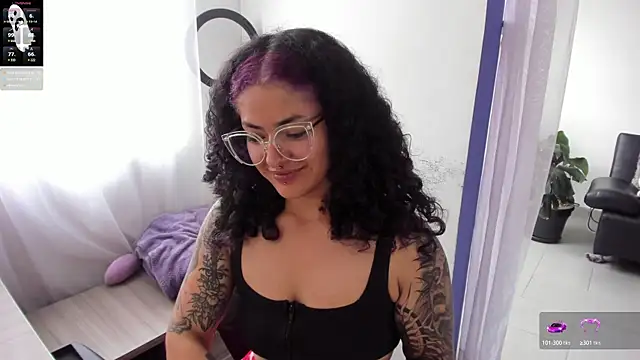 Snapshot of witchviolet chatting on February 2025 07:02:01 PM witchviolet online show from February 2025 07:02:01 PM