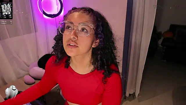 Snapshot of witchviolet chatting on February 2025 01:34:02 AM witchviolet online show from February 2025 01:34:02 AM