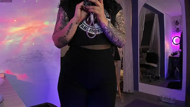 Snapshot of witchviolet chatting on February 2025 11:37:01 PM witchviolet online show from February 2025 11:37:01 PM